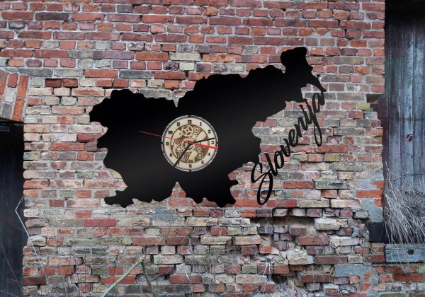 Edle Wanduhr Slowenien Silhouette aus Holz
