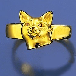 Ring mit Katzenkopf