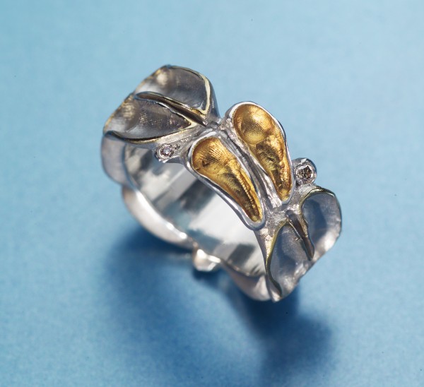 Massiver Jäger-Ring Silber mit dekorativen teilvergoldeten Fährten