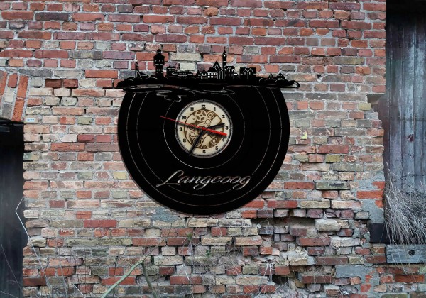 Langeoog Insel Skyline Wanduhr aus schwarz lackiertem Holz