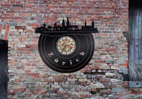 Zürich Skyline Wanduhr aus schwarz lackiertem Holz