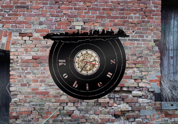 Koblenz Skyline Wanduhr aus schwarz lackiertem Holz